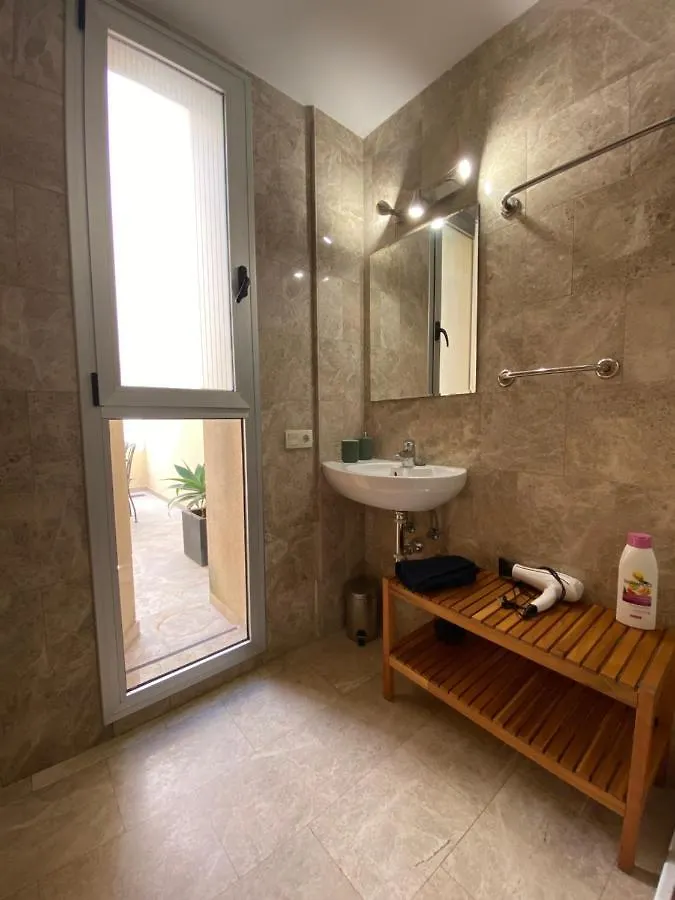 Central Apartment With Patio By Wayra Tarifa